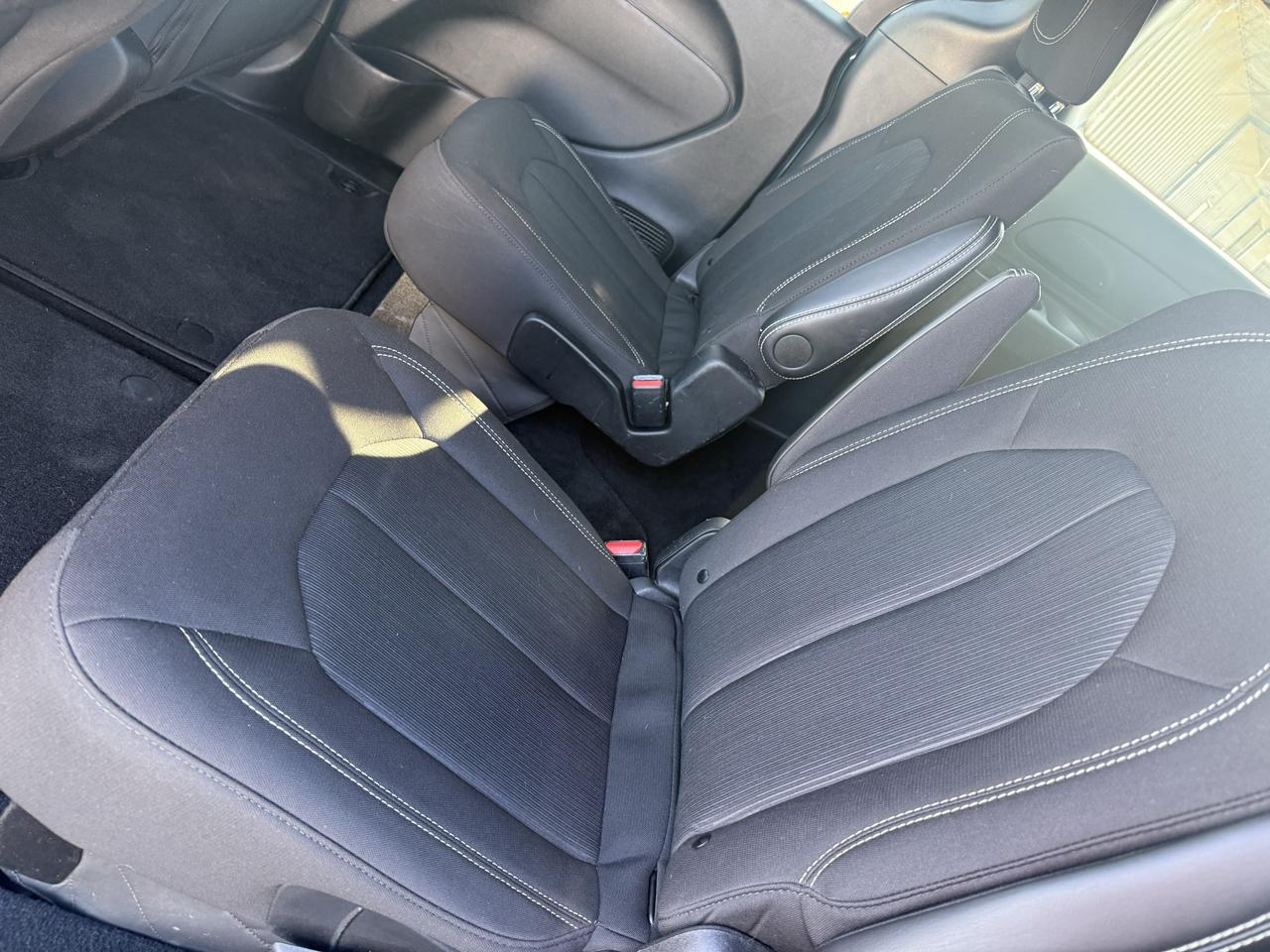Chrysler Pacifica Touring FWD 2024