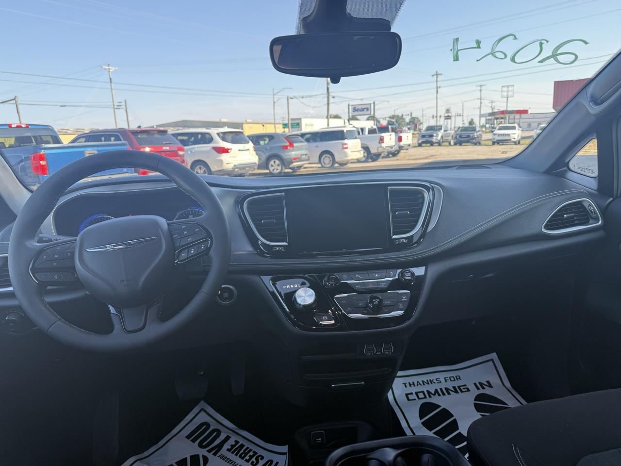 Chrysler Pacifica Touring FWD 2024