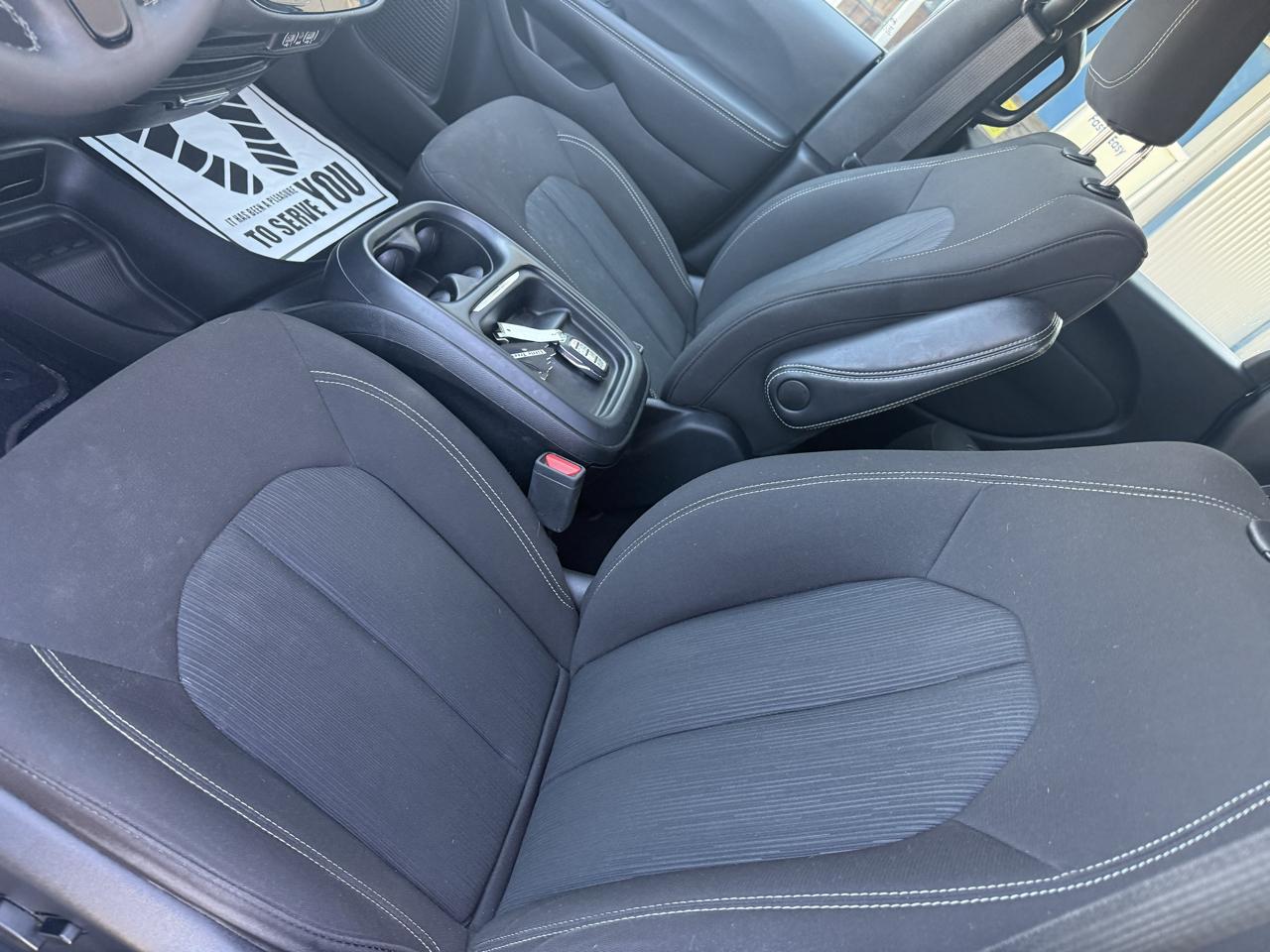 Chrysler Pacifica Touring FWD 2024