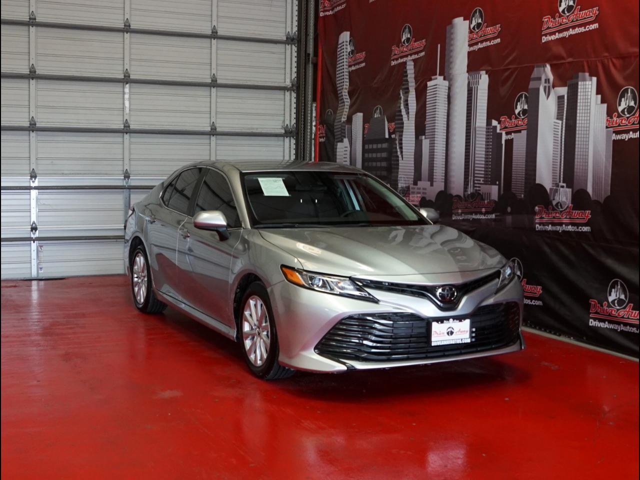 Toyota Camry LE Auto (Natl) 2020