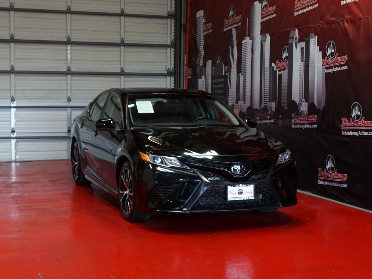 Toyota Camry SE Auto (Natl) 2020