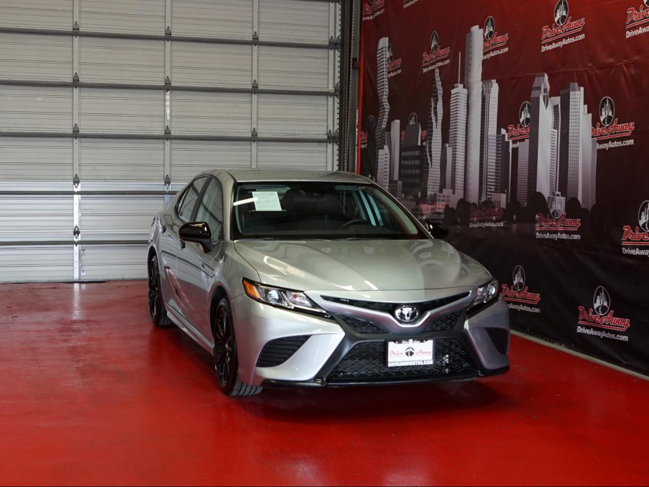 Toyota Camry SE Auto (Natl) 2020
