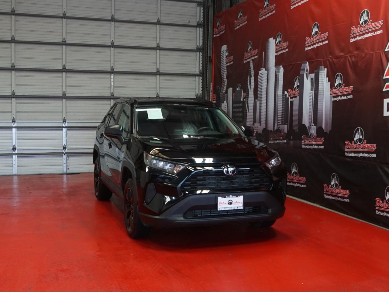 Toyota RAV4 LE FWD (Natl) 2021