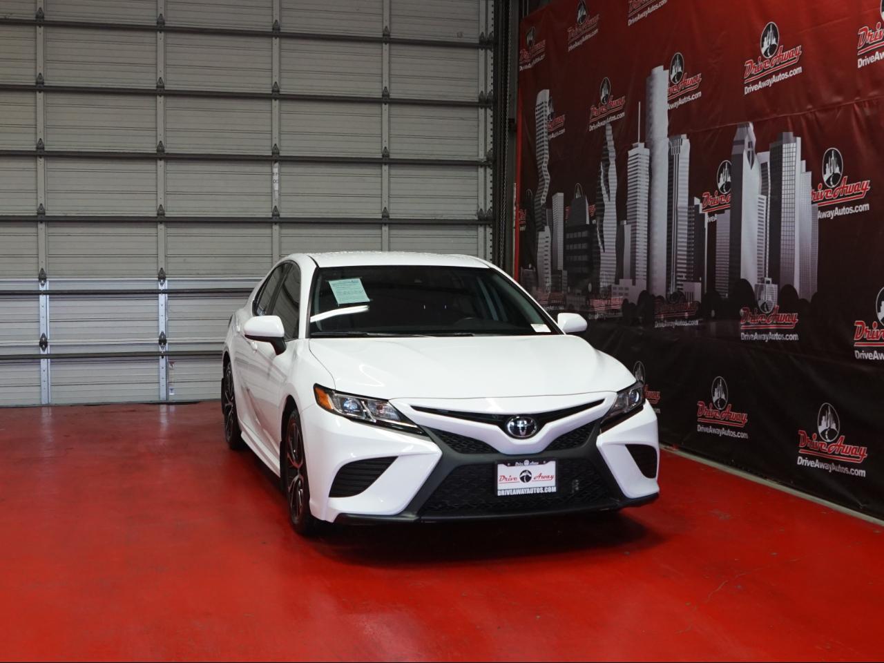 Toyota Camry SE Auto (Natl) 2020