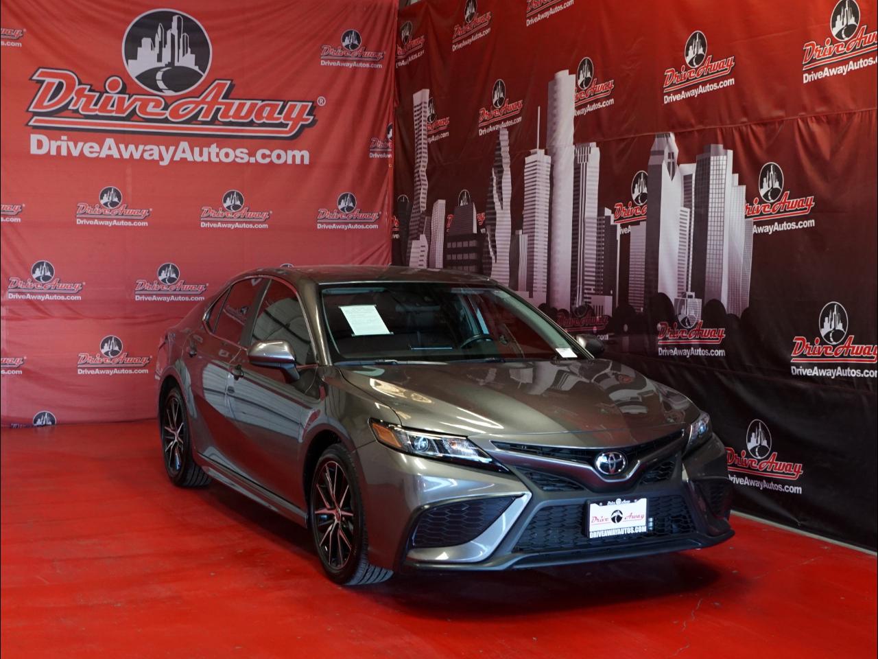 Toyota Camry SE Auto (Natl) 2021