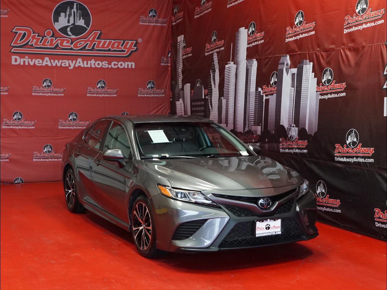Toyota Camry SE Auto (Natl) 2020