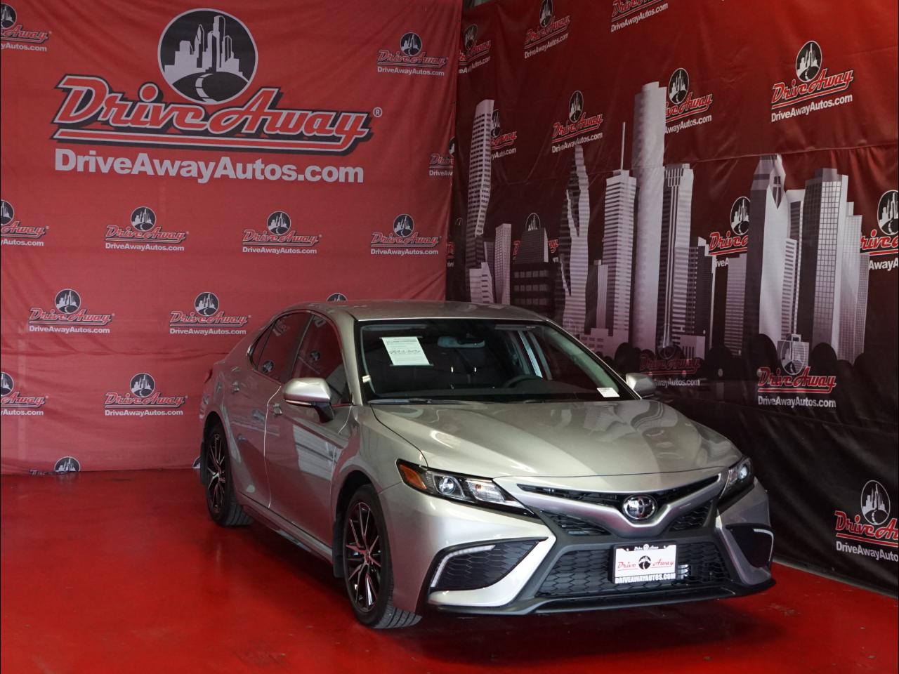 Toyota Camry SE Auto (Natl) 2022