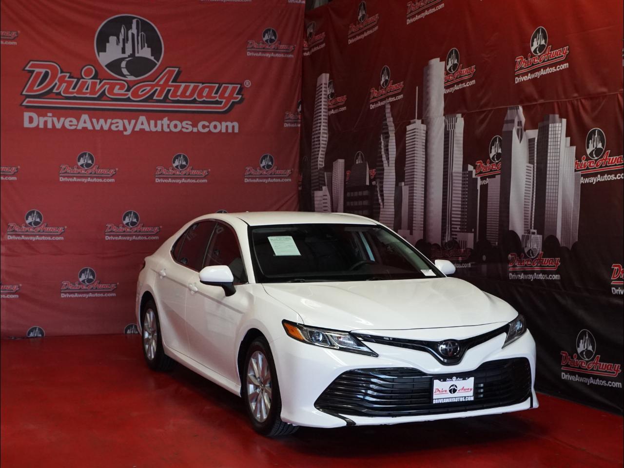 Toyota Camry LE Auto (Natl) 2020