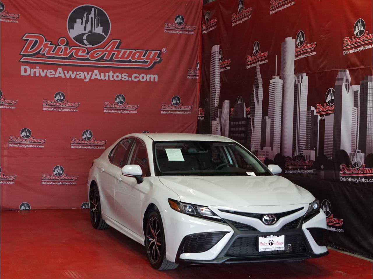 Toyota Camry SE Auto (Natl) 2022