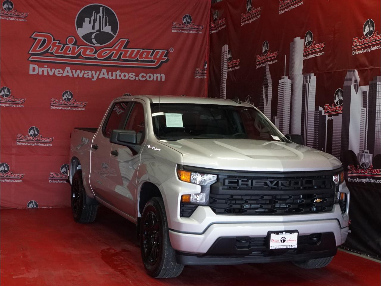 Chevrolet Silverado 1500 4WD Crew Cab 147" Custom 2022