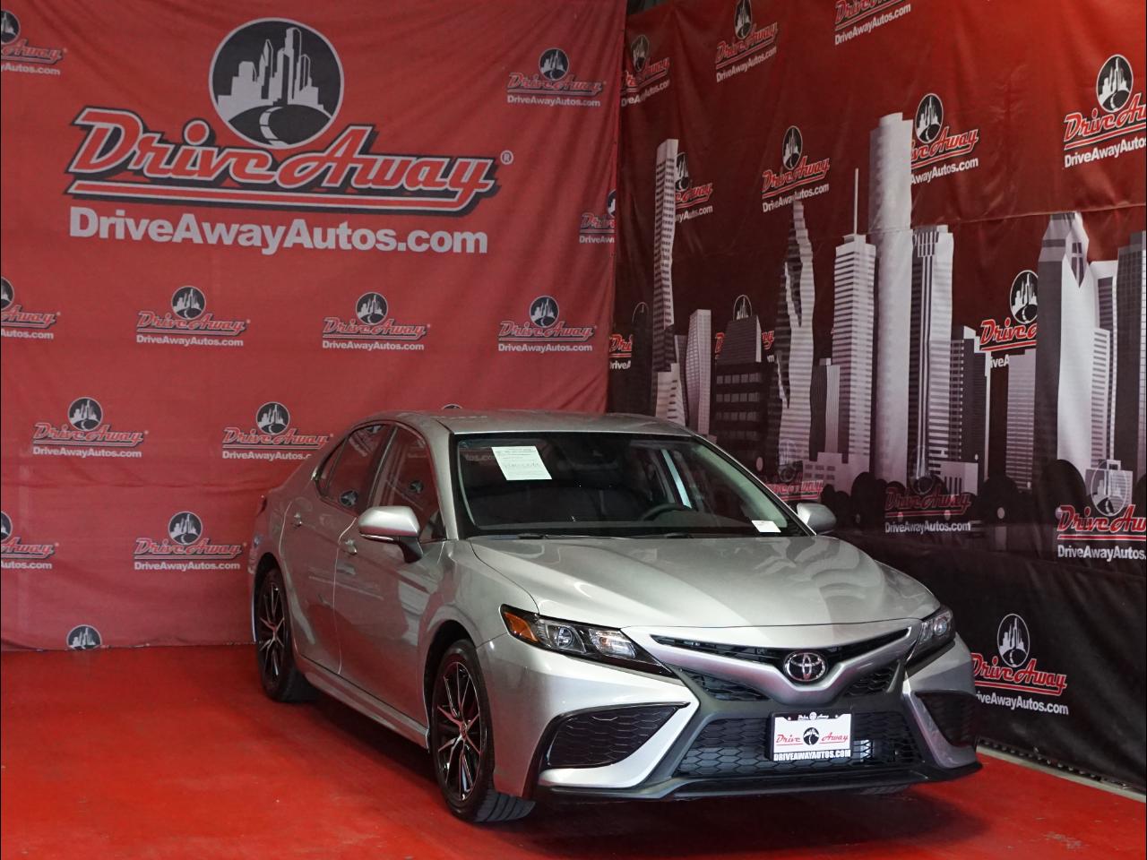 Toyota Camry Hybrid SE Nightshade CVT (Natl) 2023