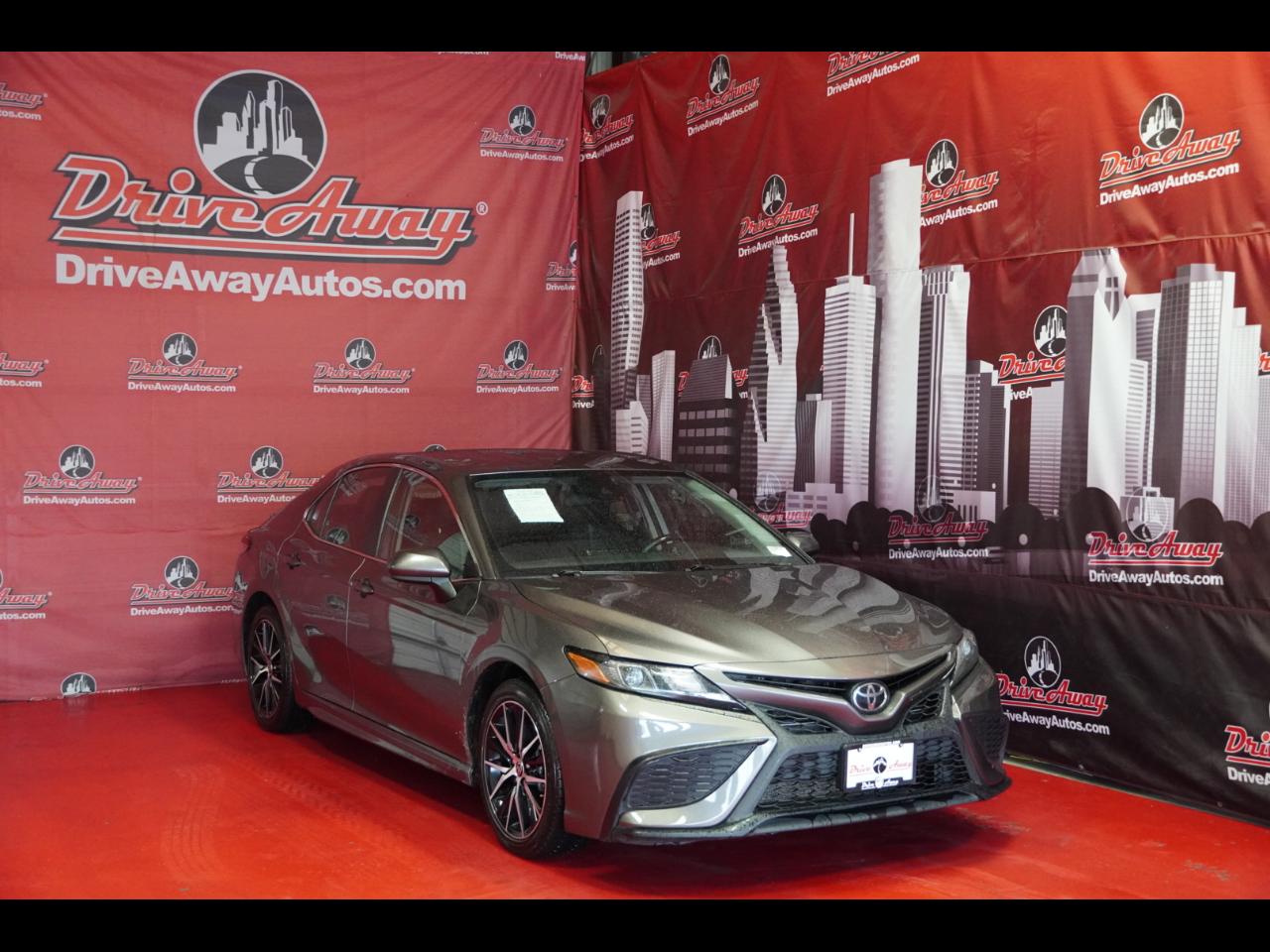 Toyota Camry SE Auto (Natl) 2021