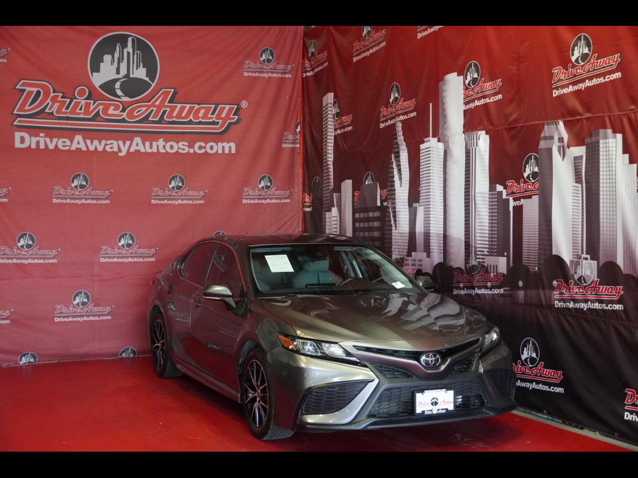 Toyota Camry Hybrid SE Nightshade CVT (Natl) 2023