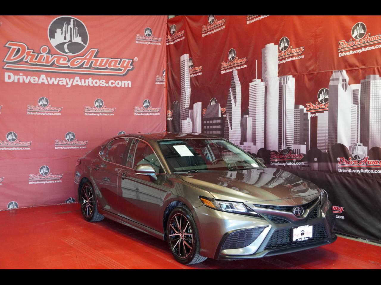 Toyota Camry Hybrid SE Nightshade CVT (Natl) 2023