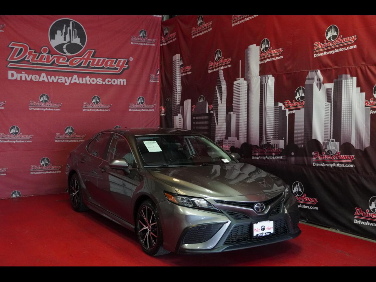Toyota Camry SE Auto (Natl) 2021