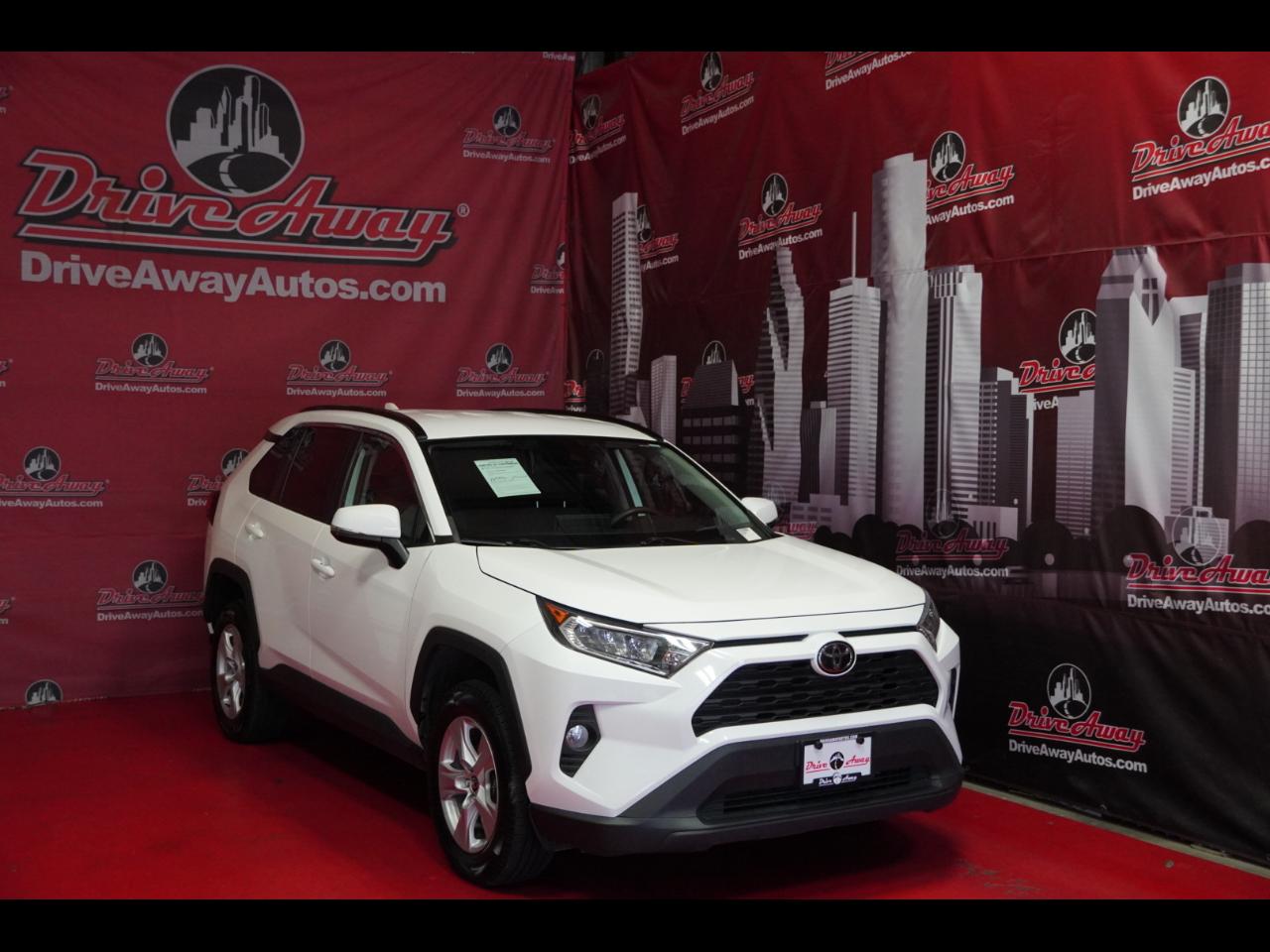 Toyota RAV4 XLE FWD (Natl) 2021