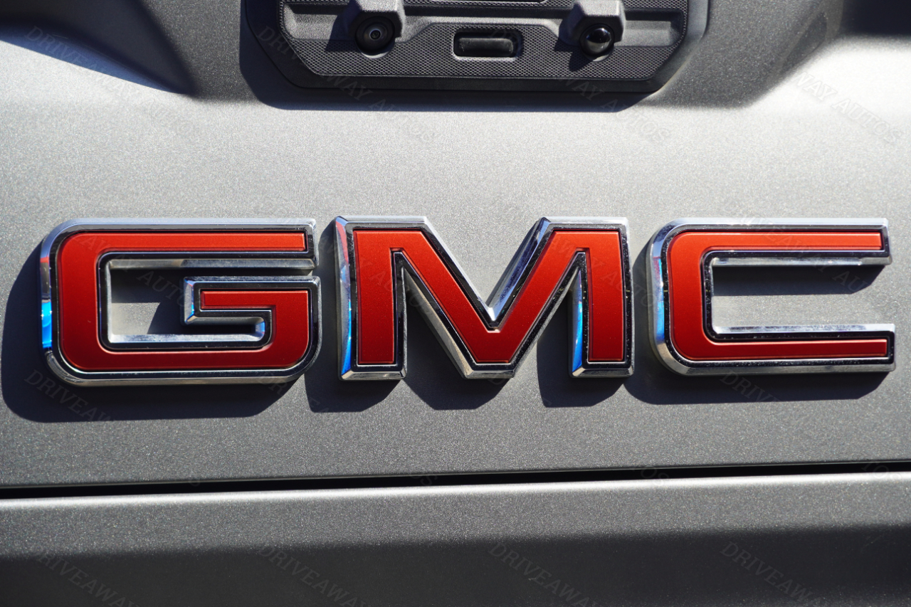 GMC Sierra 1500 4WD Crew Cab 147" SLT 2023 GMC Sierra 1500 4WD Crew Cab 147" SLT 2023