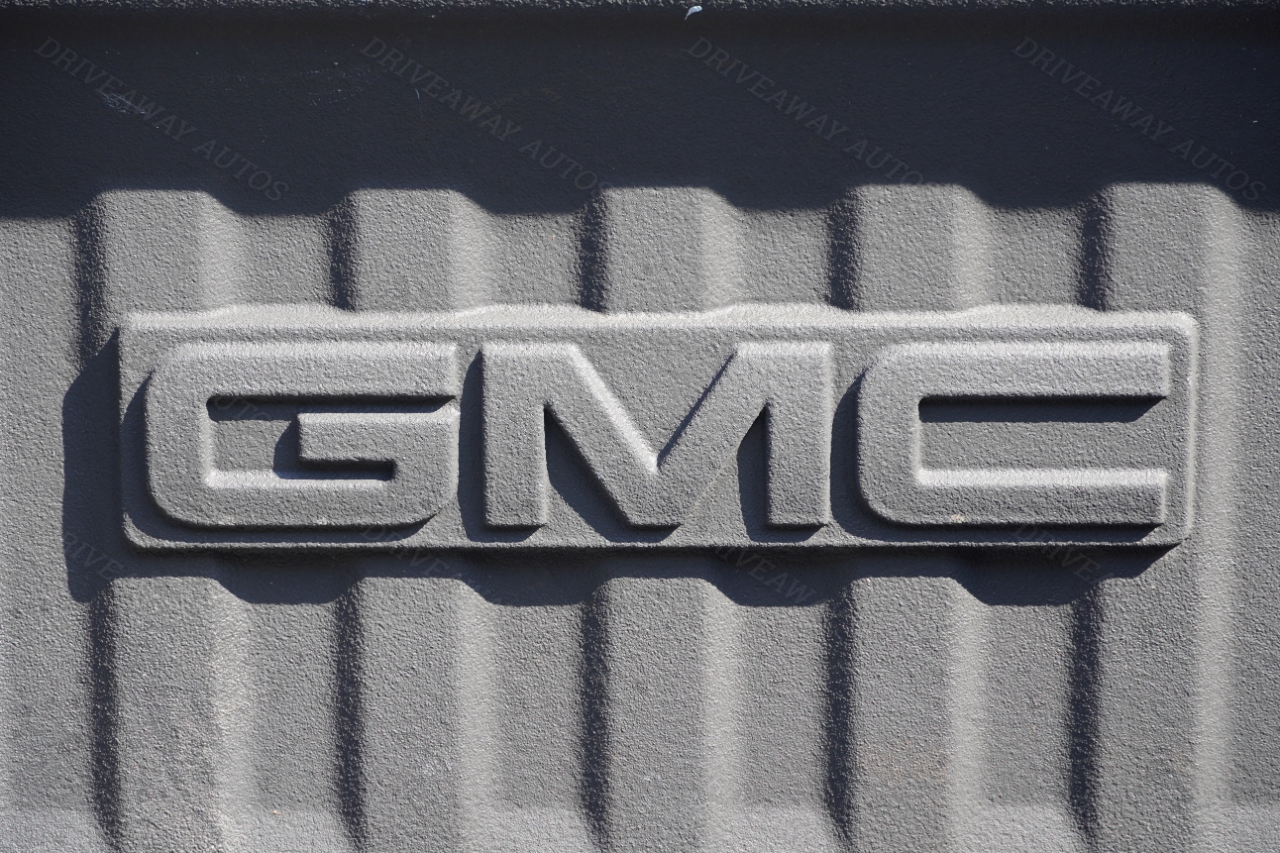 GMC Sierra 1500 4WD Crew Cab 147" SLT 2023 GMC Sierra 1500 4WD Crew Cab 147" SLT 2023