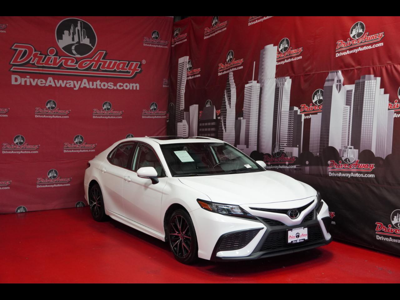 Toyota Camry SE Auto (Natl) 2022