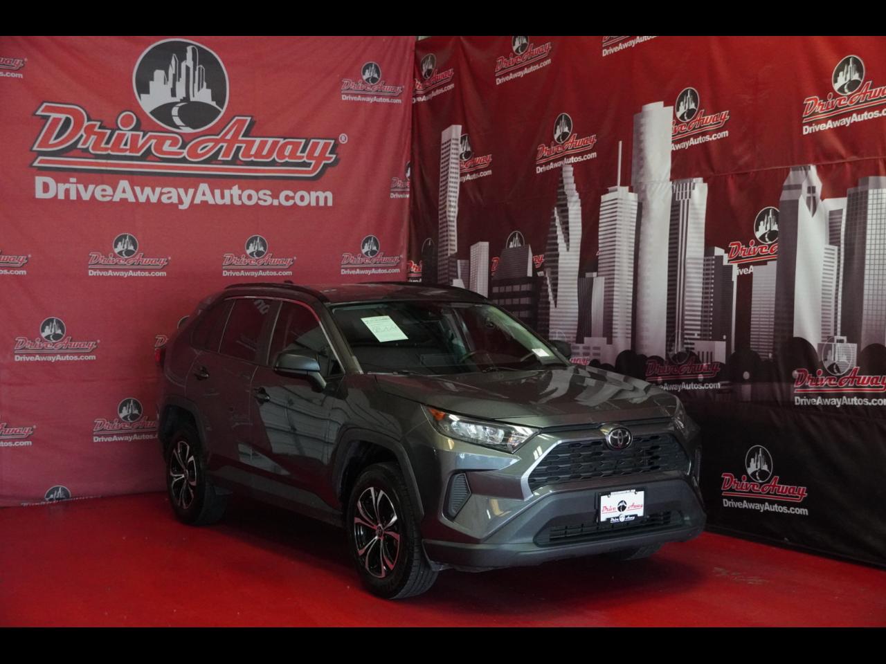 Toyota RAV4 LE FWD (Natl) 2019