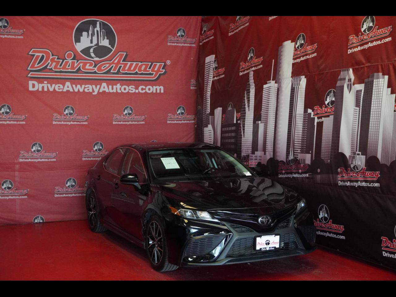 Toyota Camry SE Auto (Natl) 2021