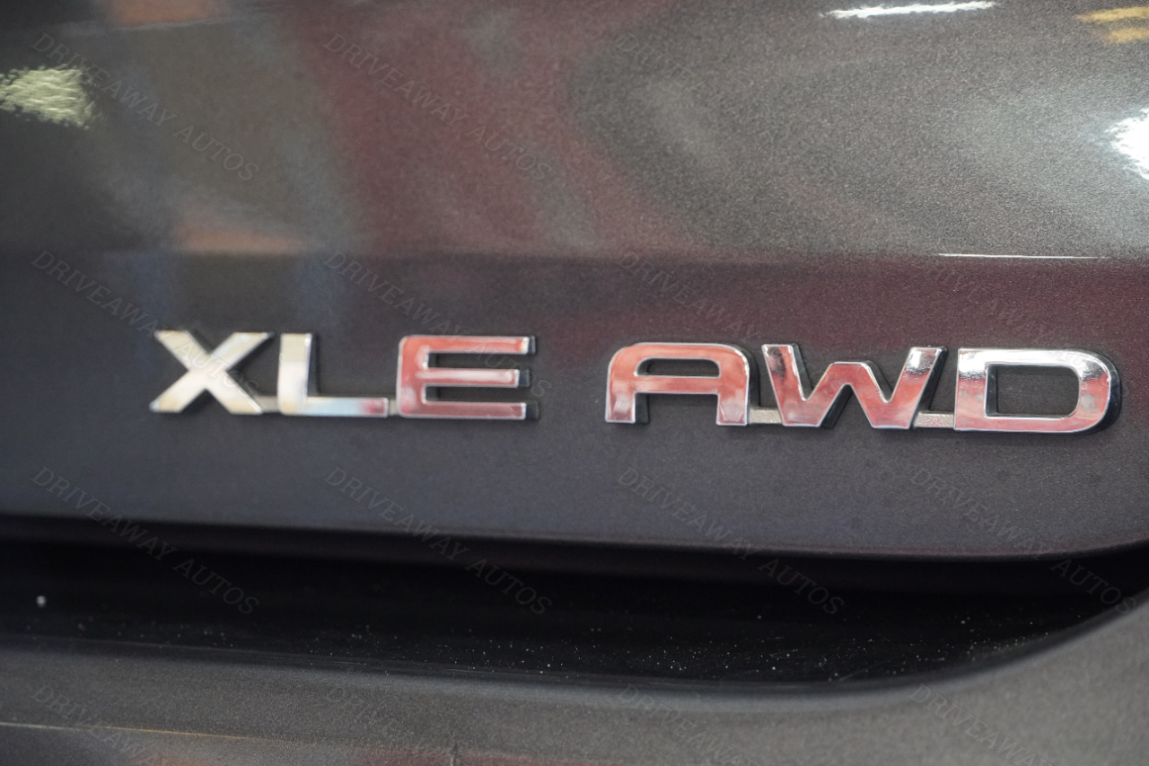 Toyota Highlander XLE AWD (Natl) 2022 Toyota Highlander XLE AWD (Natl) 2022