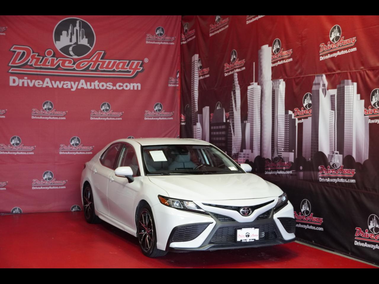Toyota Camry SE Auto (Natl) 2022