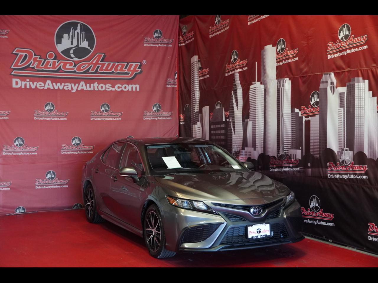 Toyota Camry SE Auto (Natl) 2022