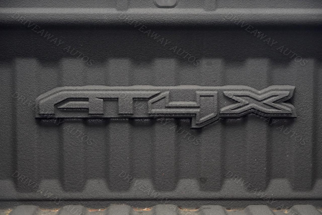 GMC Sierra 1500 4WD Crew Cab 147" AT4X 2023