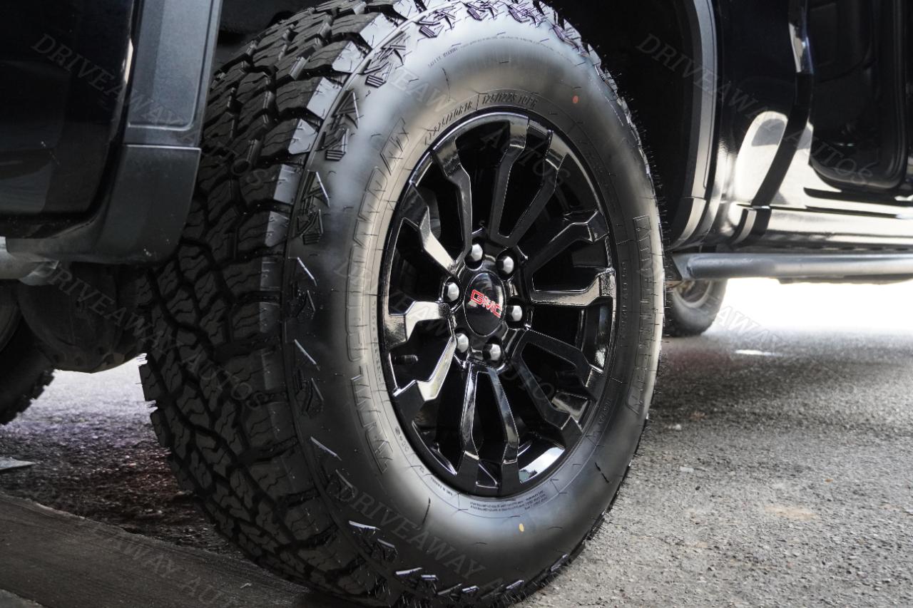 GMC Sierra 1500 4WD Crew Cab 147" AT4X 2023