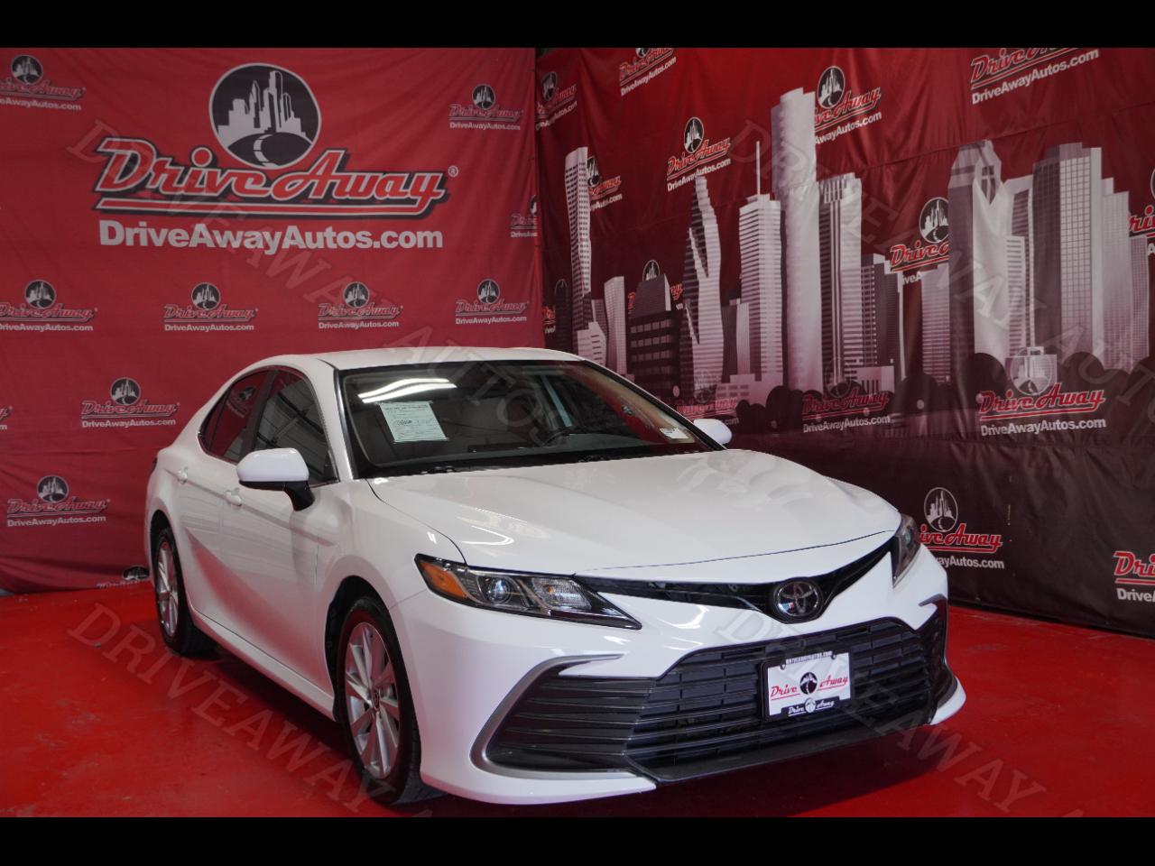 Toyota Camry LE Auto (Natl) 2022