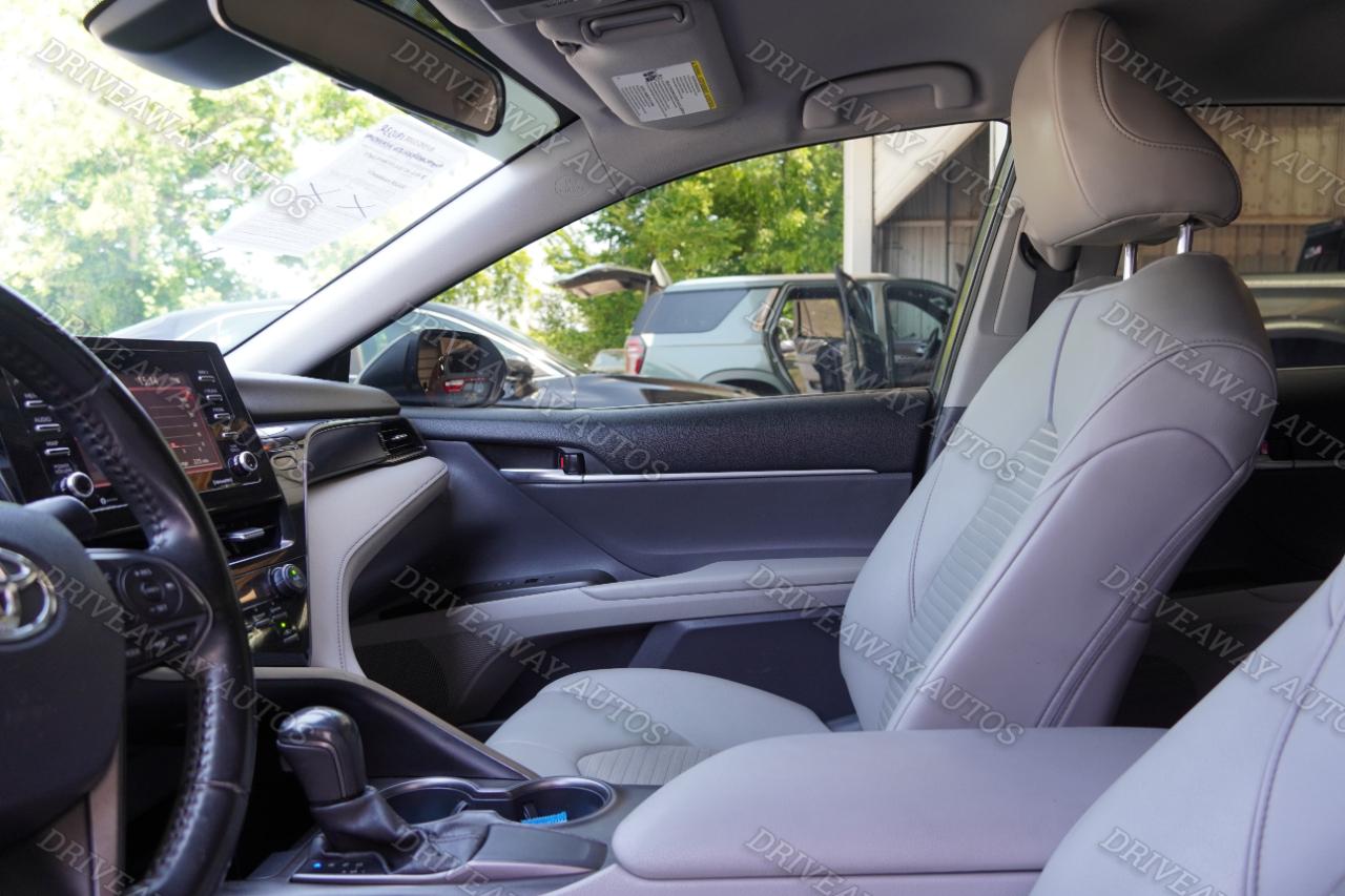 Toyota Camry SE Auto (Natl) 2021