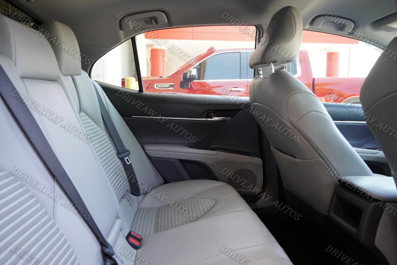 Toyota Camry SE Auto (Natl) 2021