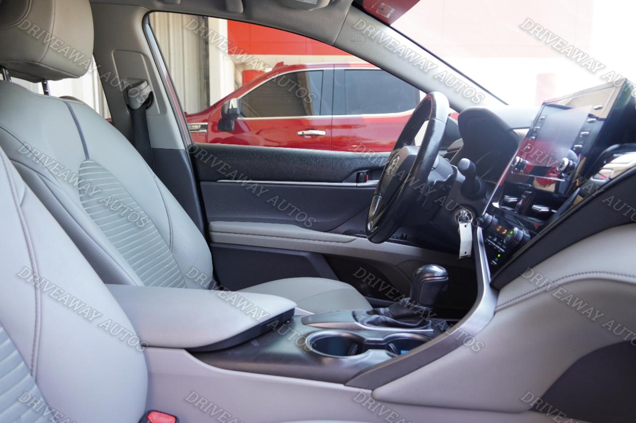 Toyota Camry SE Auto (Natl) 2021