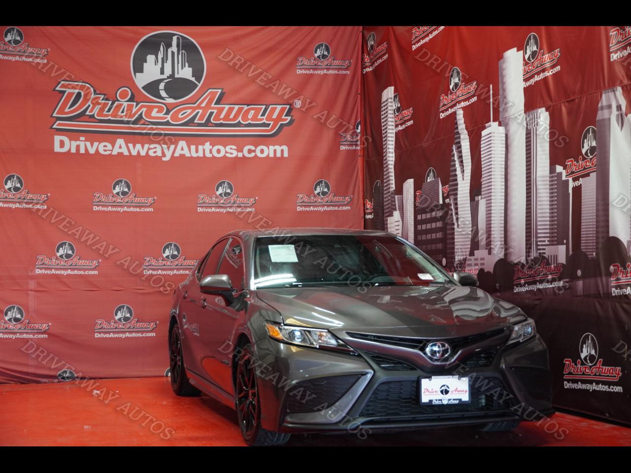 Toyota Camry SE Auto (Natl) 2021