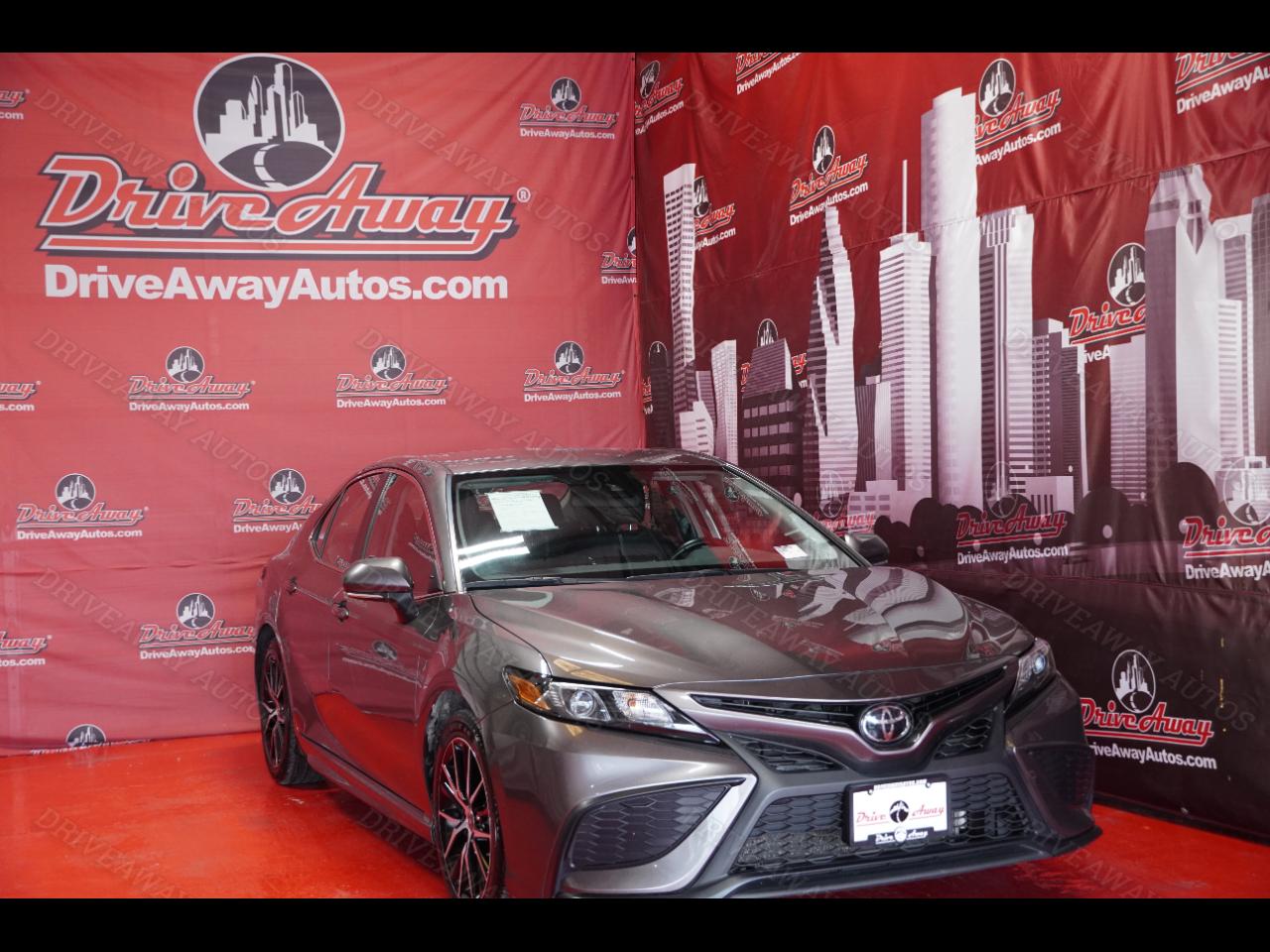 Toyota Camry Hybrid SE Nightshade CVT (Natl) 2023