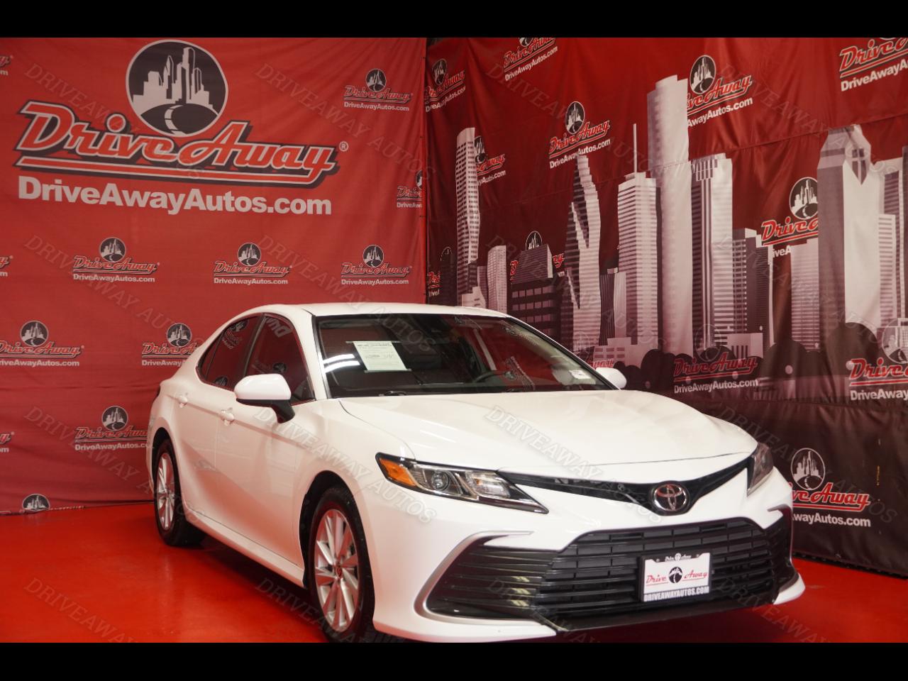 Toyota Camry LE Auto (Natl) 2021