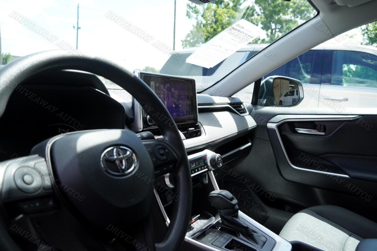 Toyota RAV4 XLE FWD (Natl) 2024 Toyota RAV4 XLE FWD (Natl) 2024