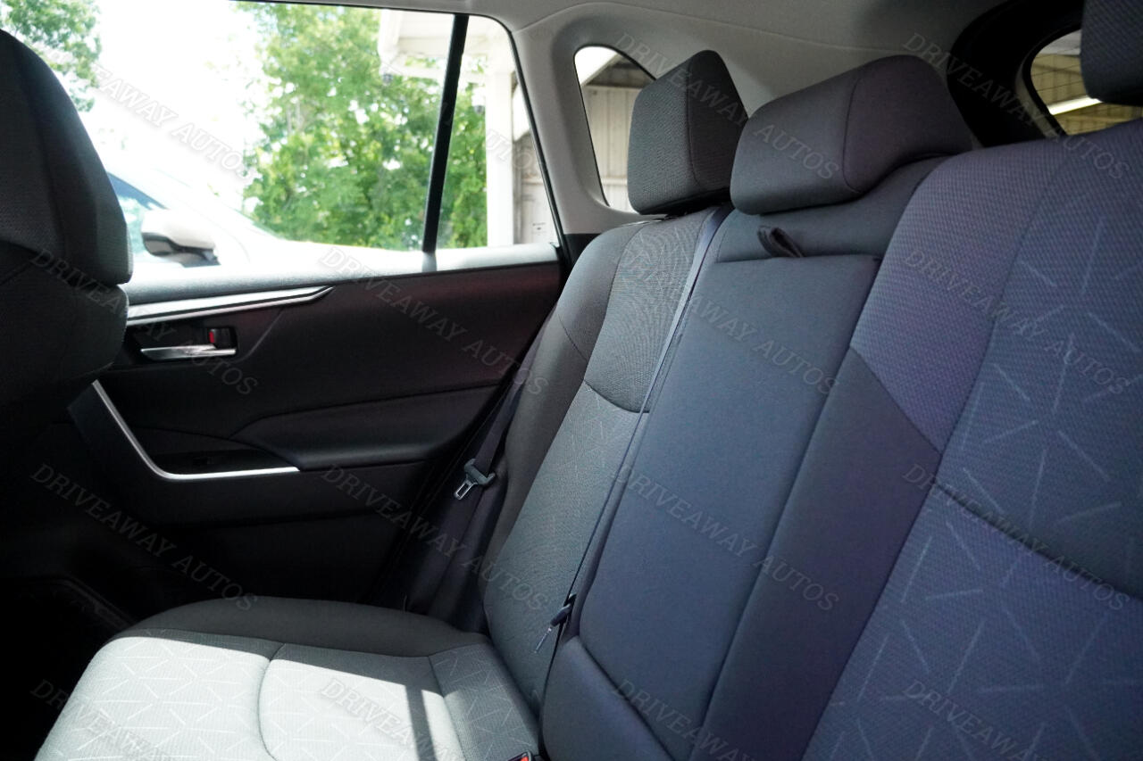 Toyota RAV4 XLE FWD (Natl) 2024 Toyota RAV4 XLE FWD (Natl) 2024