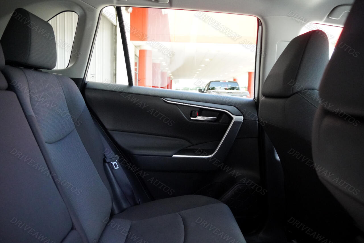 Toyota RAV4 XLE FWD (Natl) 2024 Toyota RAV4 XLE FWD (Natl) 2024