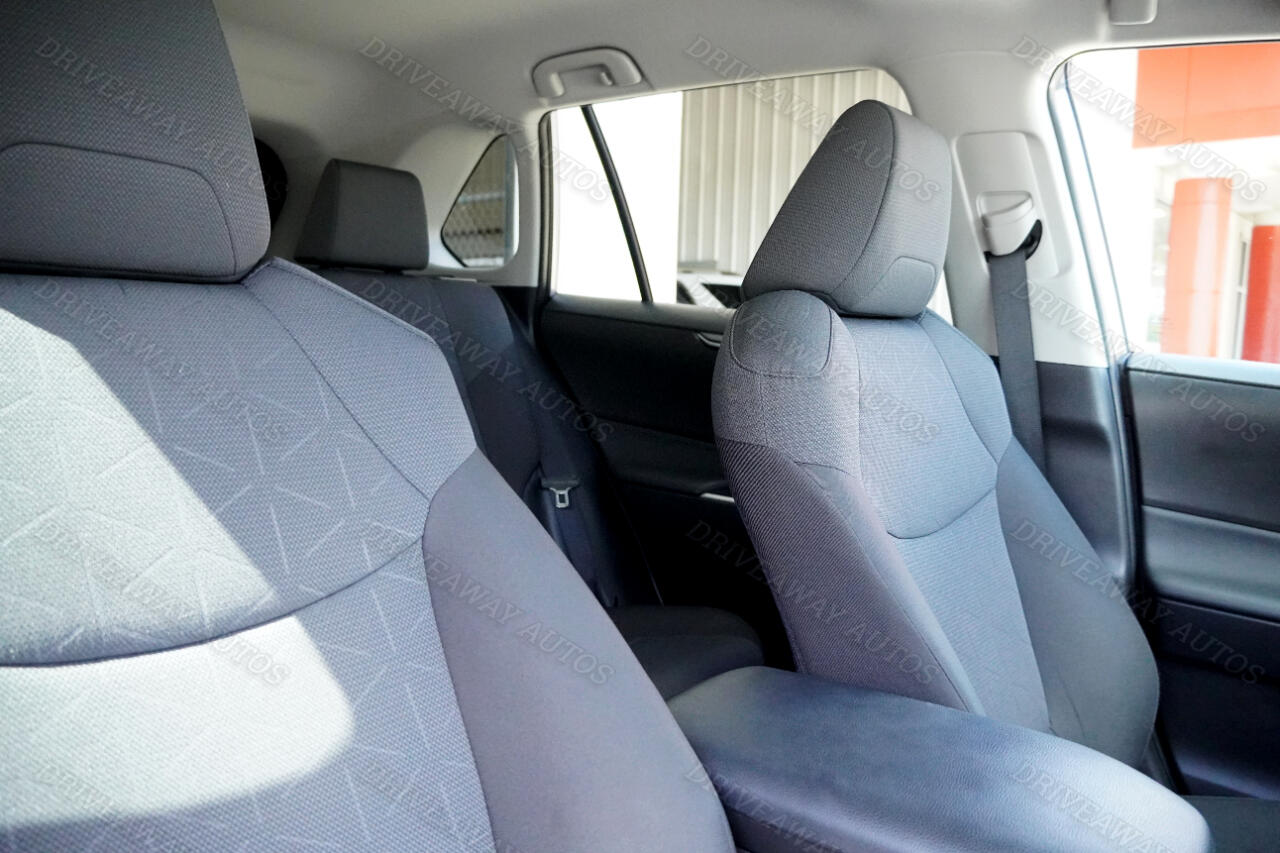 Toyota RAV4 XLE FWD (Natl) 2024 Toyota RAV4 XLE FWD (Natl) 2024