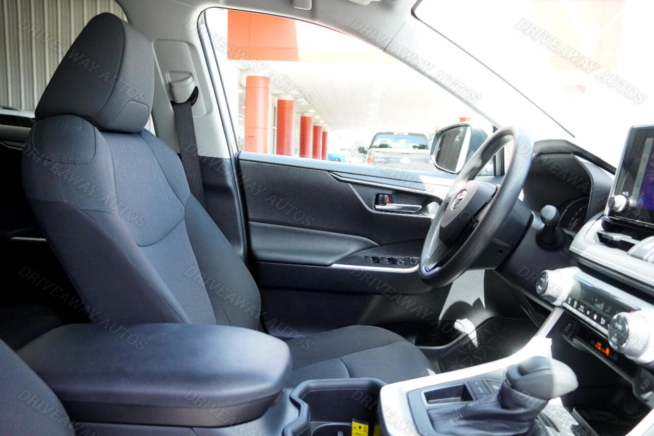 Toyota RAV4 XLE FWD (Natl) 2024 Toyota RAV4 XLE FWD (Natl) 2024