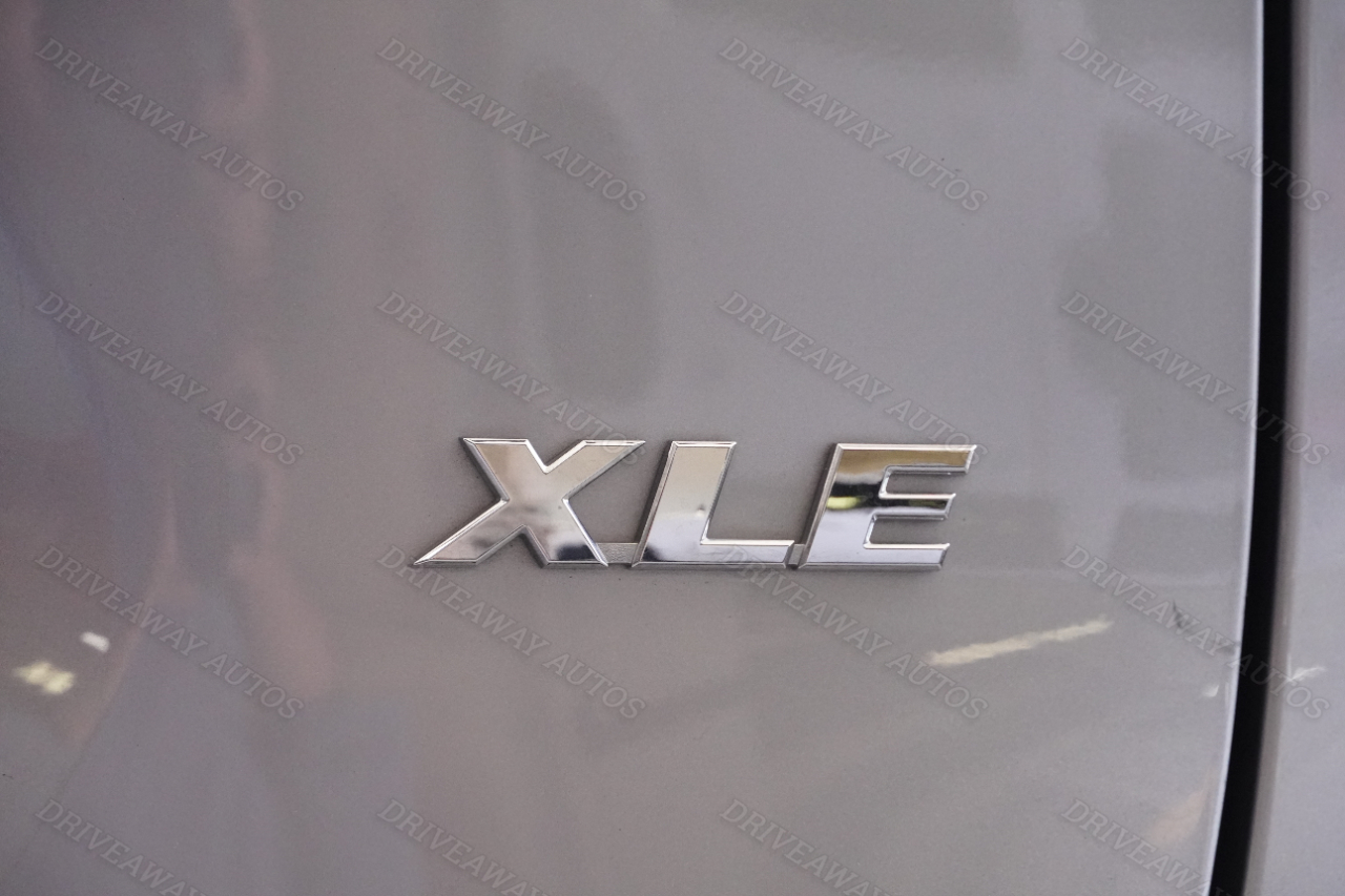 Toyota RAV4 XLE FWD (Natl) 2024 Toyota RAV4 XLE FWD (Natl) 2024