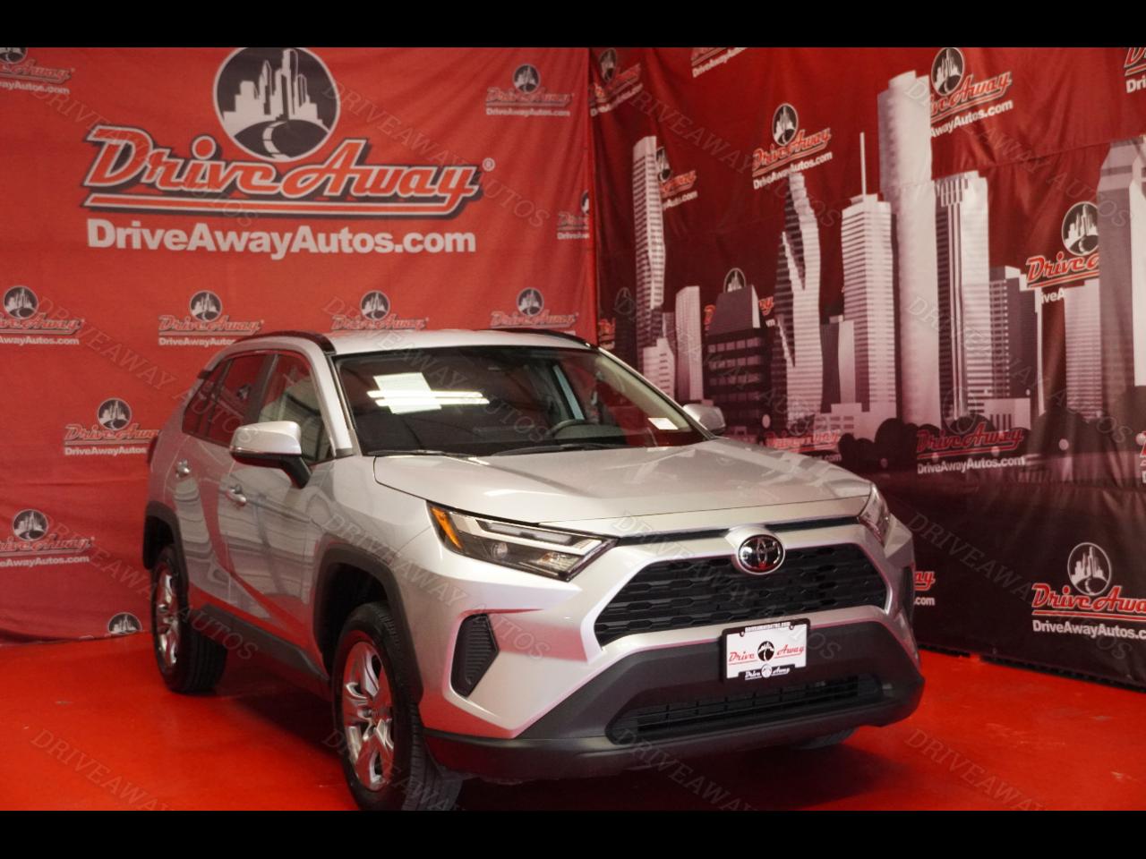 Toyota RAV4 XLE FWD (Natl) 2024