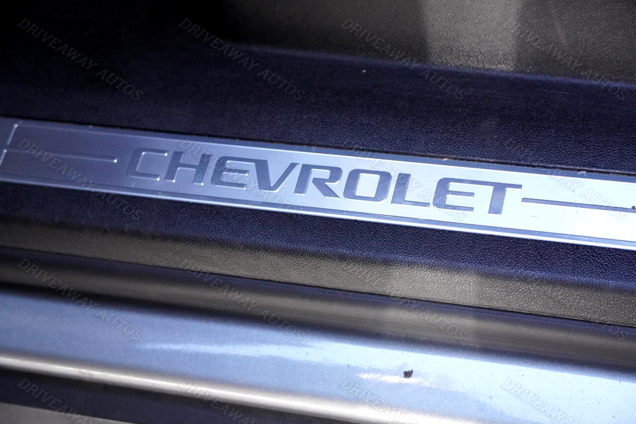 Chevrolet Suburban 2WD 4dr LT 2023 Chevrolet Suburban 2WD 4dr LT 2023