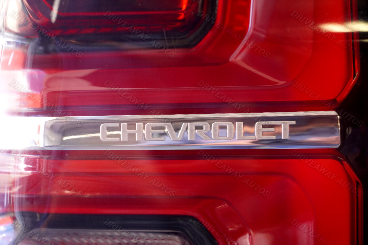 Chevrolet Suburban 2WD 4dr LT 2023 Chevrolet Suburban 2WD 4dr LT 2023