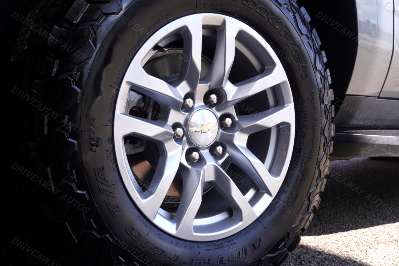 Chevrolet Suburban 2WD 4dr LT 2023 Chevrolet Suburban 2WD 4dr LT 2023