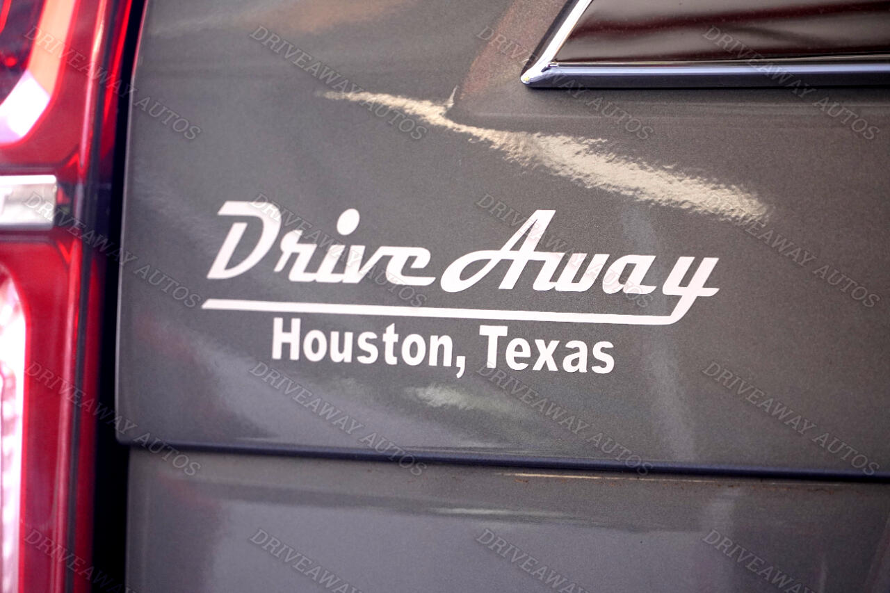 Chevrolet Suburban 2WD 4dr LT 2023 Chevrolet Suburban 2WD 4dr LT 2023