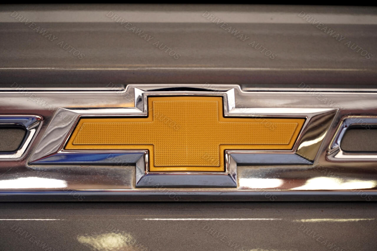 Chevrolet Suburban 2WD 4dr LT 2023 Chevrolet Suburban 2WD 4dr LT 2023