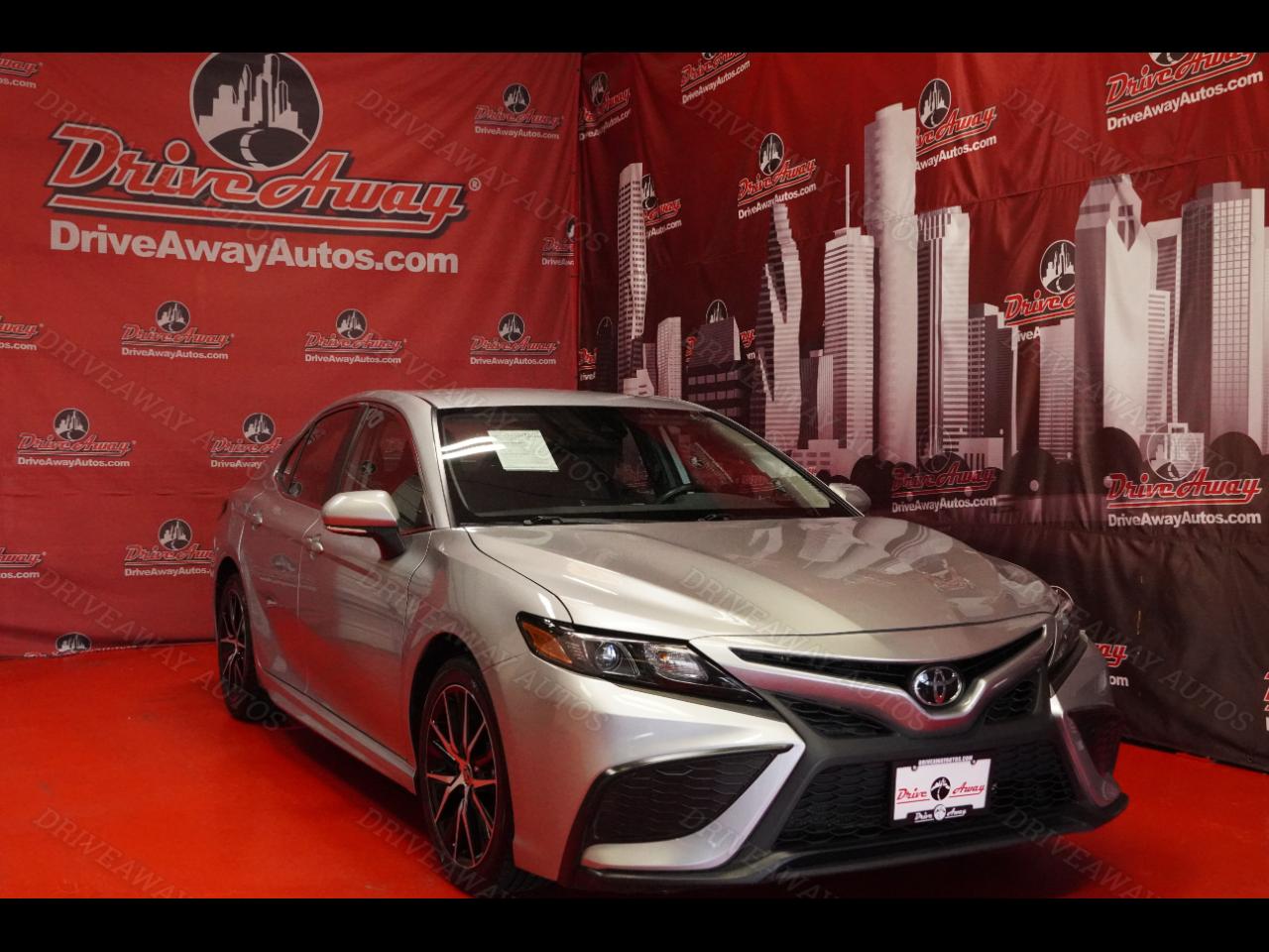 Toyota Camry SE Auto (Natl) 2024